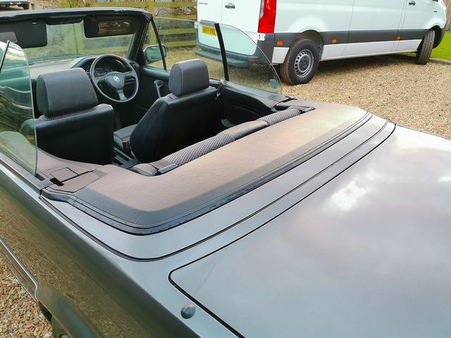 BMW E30 325i Motorsport Special Edition Convertible (1991) - Picture 26