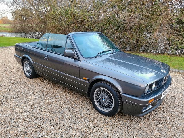 BMW E30 325i Motorsport Special Edition Convertible (1991) - Picture 28