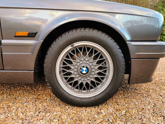 BMW E30 325i Motorsport Special Edition Convertible (1991) - Picture 5