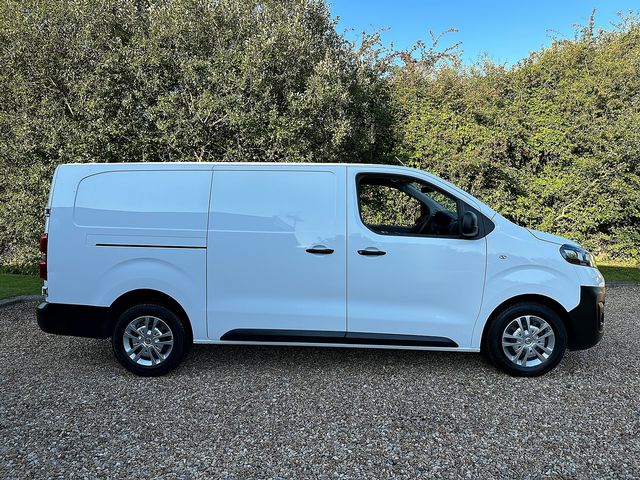 VAUXHALL Vivaro L1 Dynamic 2900 1.5 (100PS) Turbo D S/S (2021) - Picture 2