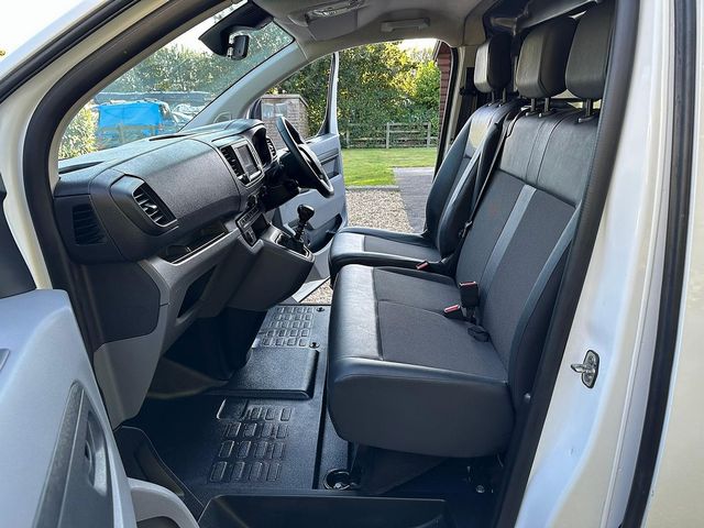 VAUXHALL Vivaro L1 Sportive 3100 2.0 (120PS) Turbo D S/S (2019) - Picture 15