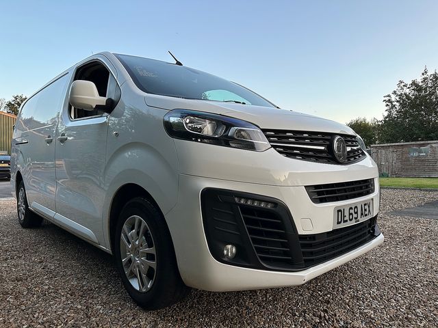 VAUXHALL Vivaro L1 Sportive 3100 2.0 (120PS) Turbo D S/S (2019) - Picture 9