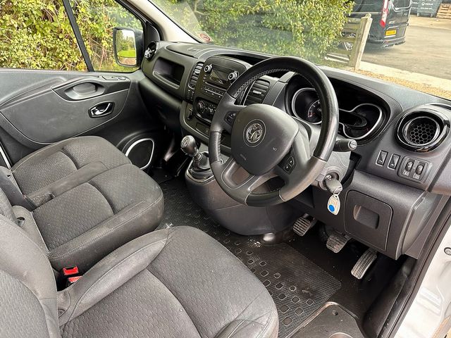 VAUXHALL Vivaro Sportive 2700 1.6CDTI (120) L2H1 (2018) - Picture 18