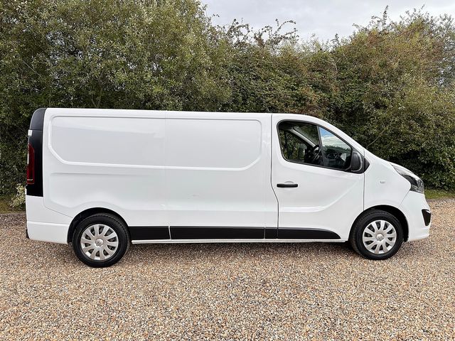 VAUXHALL Vivaro Sportive 2700 1.6CDTI (120) L2H1 (2018) - Picture 2