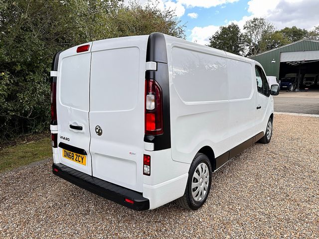 VAUXHALL Vivaro Sportive 2700 1.6CDTI (120) L2H1 (2018) - Picture 3