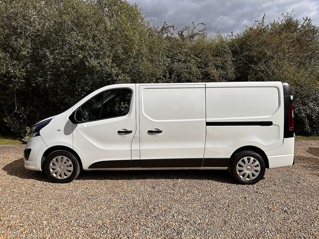 VAUXHALL Vivaro Sportive 2700 1.6CDTI (120) L2H1 (2018) - Picture 8