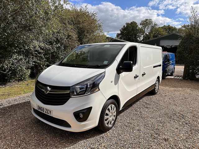 VAUXHALL Vivaro Sportive 2700 1.6CDTI (120) L2H1 (2018) - Picture 9