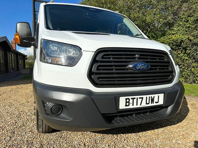 FORD Transit 2.0TDCI 130PS 350 L3H1 D/Cab RWD (2017) - Picture 12