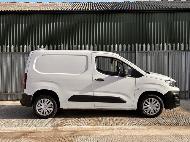 PEUGEOT Partner 1.6 BlueHDi 100 S&S manual 950 Professio (2019) - Picture 2