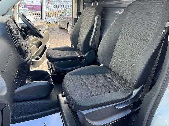 MERCEDES Vito 114 Cdi Bluetec RWD SWB (2019) - Picture 19