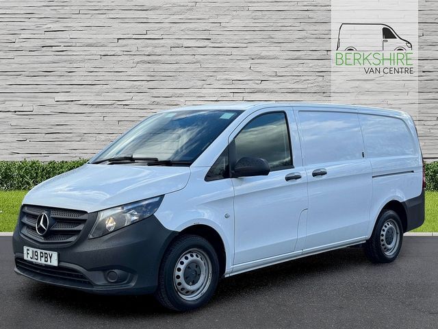 MERCEDES Vito 114 Cdi Bluetec RWD SWB (2019) - Picture 2