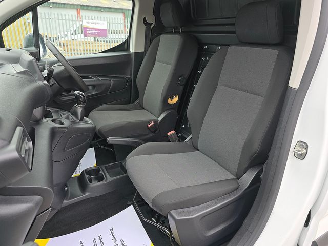 VAUXHALL Combo Sportive 2300 1.5 (100PS) TD S/S Eu6.2 (2019) - Picture 23