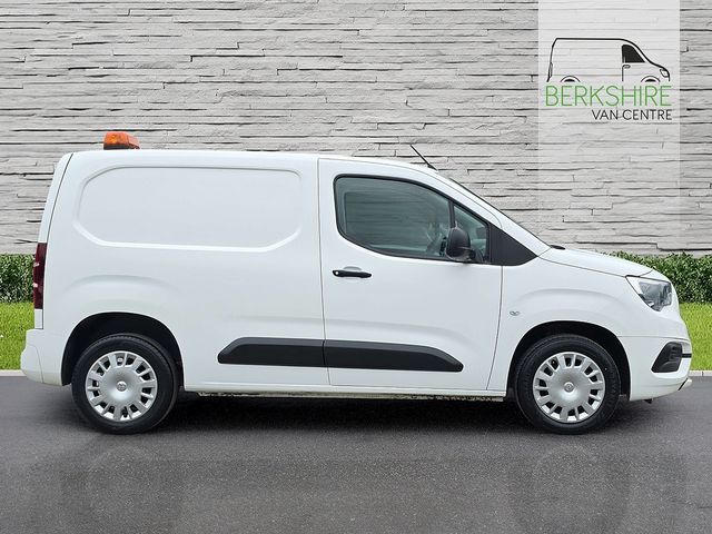 VAUXHALL Combo Sportive 2300 1.5 (100PS) TD S/S Eu6.2 (2019) - Picture 2